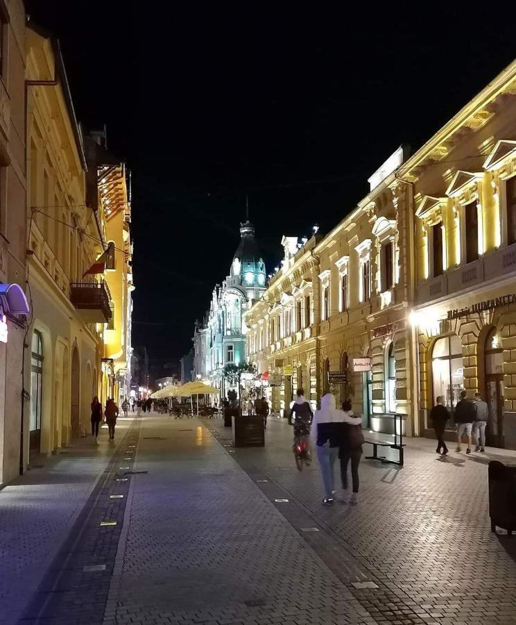 Spiegel Center Apartment Oradea Exterior foto