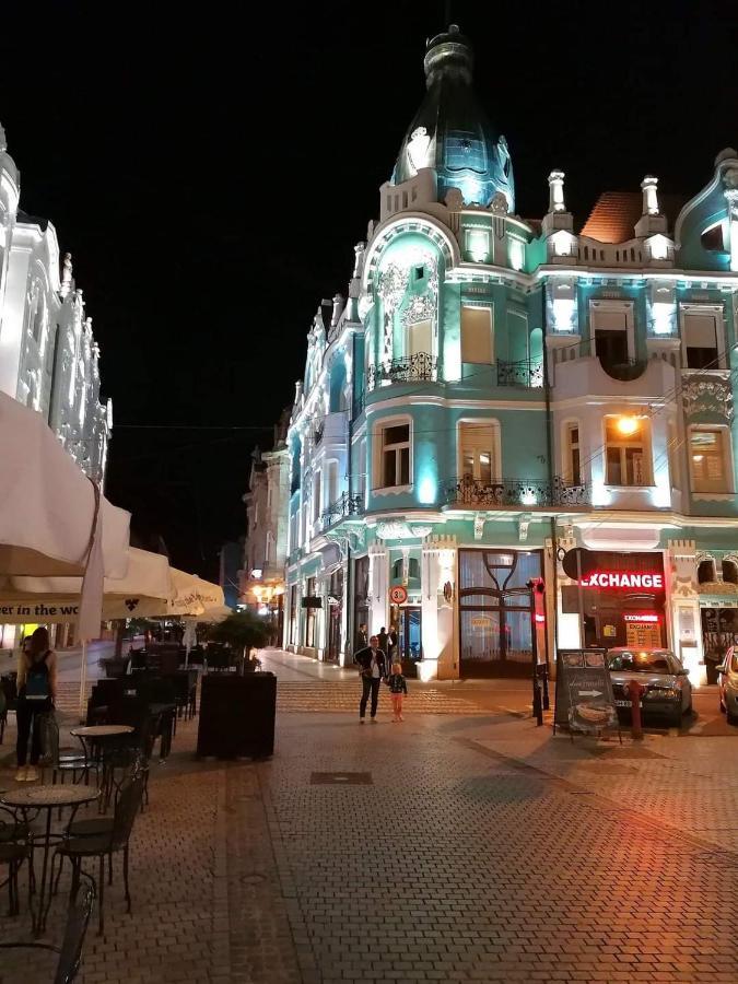 Spiegel Center Apartment Oradea Exterior foto