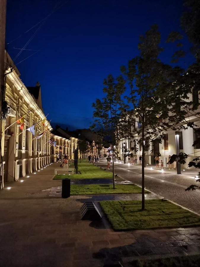 Spiegel Center Apartment Oradea Exterior foto